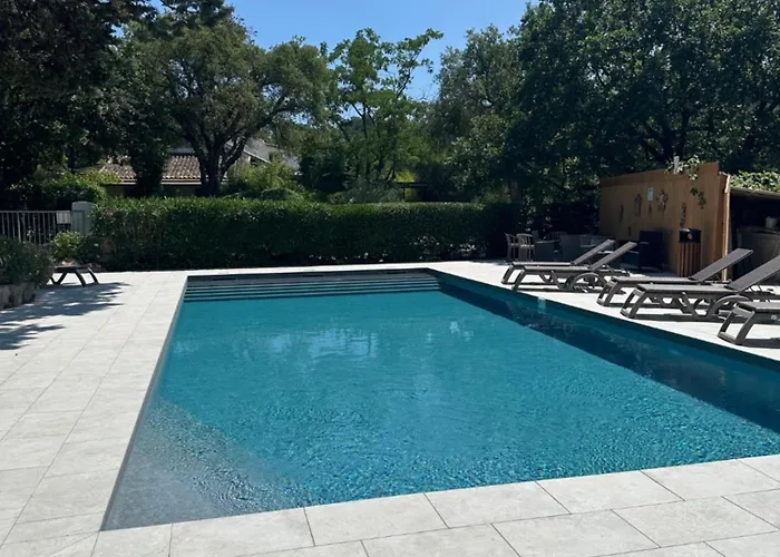 Le Mas Saint Donat فندق *